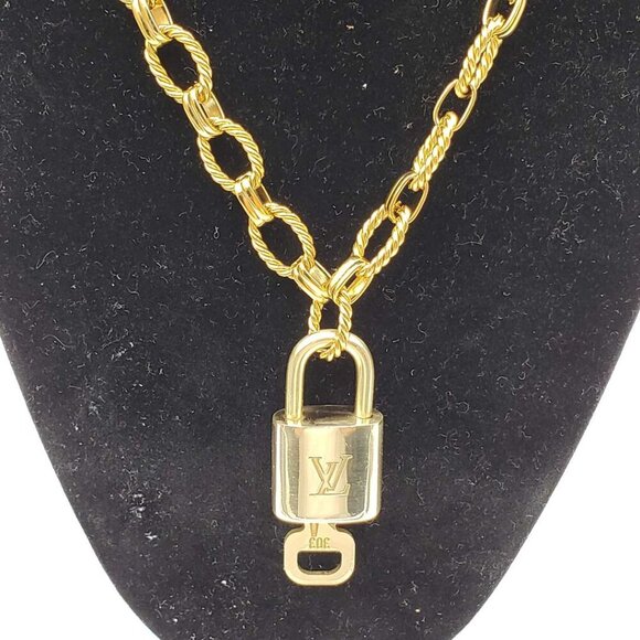 100% Auth Louis Vuitton Lock & Key with Gold Plated Gold Chain Necklace - Picture 5 of 7